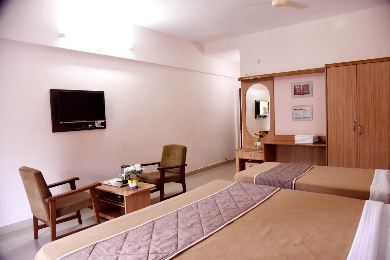 Slr Residency Otel Subrahmanya Dış mekan fotoğraf