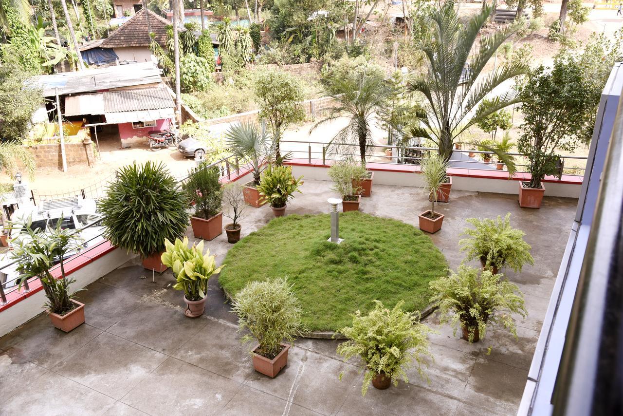 Slr Residency Otel Subrahmanya Dış mekan fotoğraf