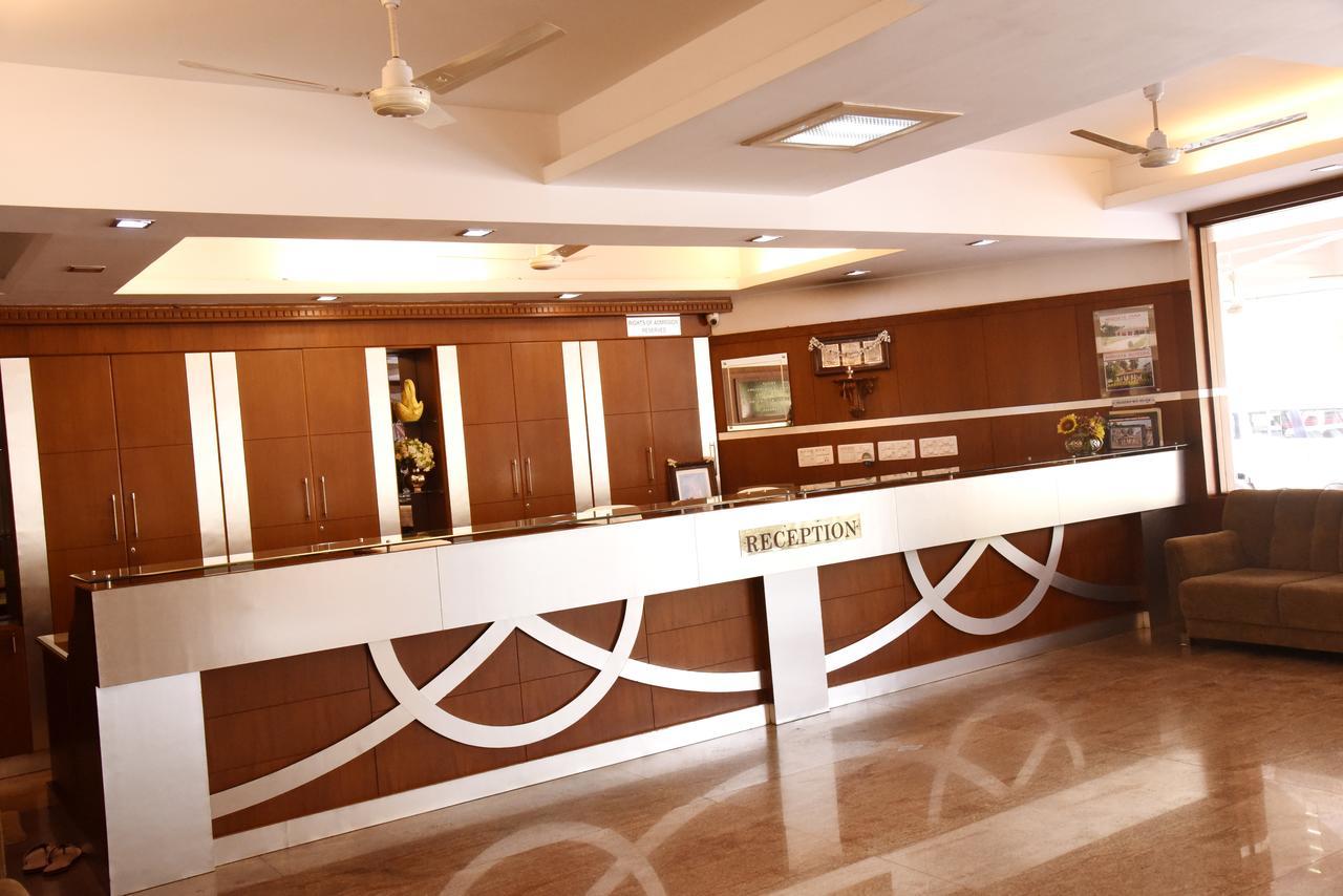 Slr Residency Otel Subrahmanya Dış mekan fotoğraf