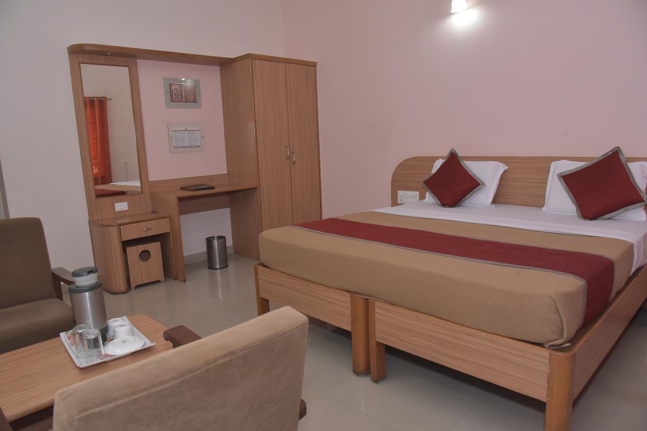 Slr Residency Otel Subrahmanya Dış mekan fotoğraf