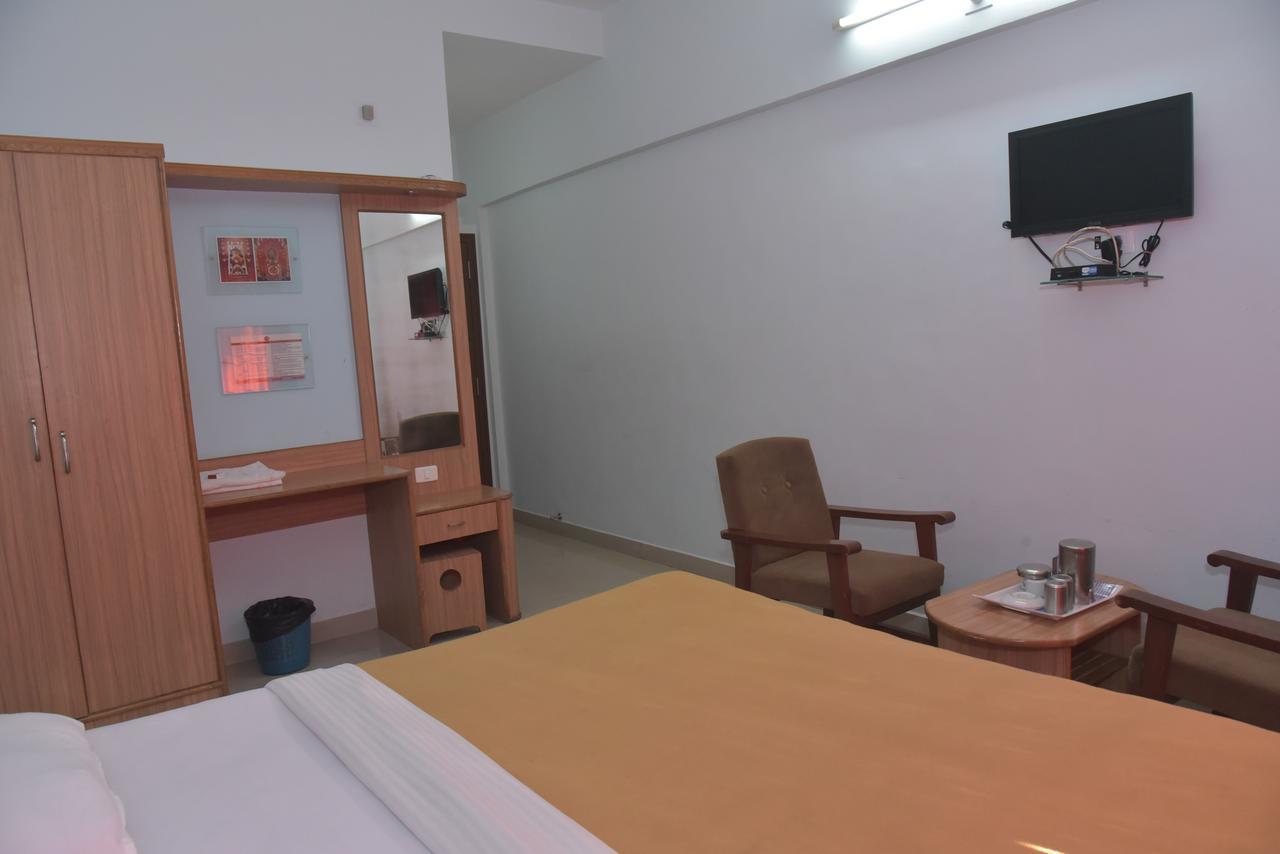 Slr Residency Otel Subrahmanya Dış mekan fotoğraf