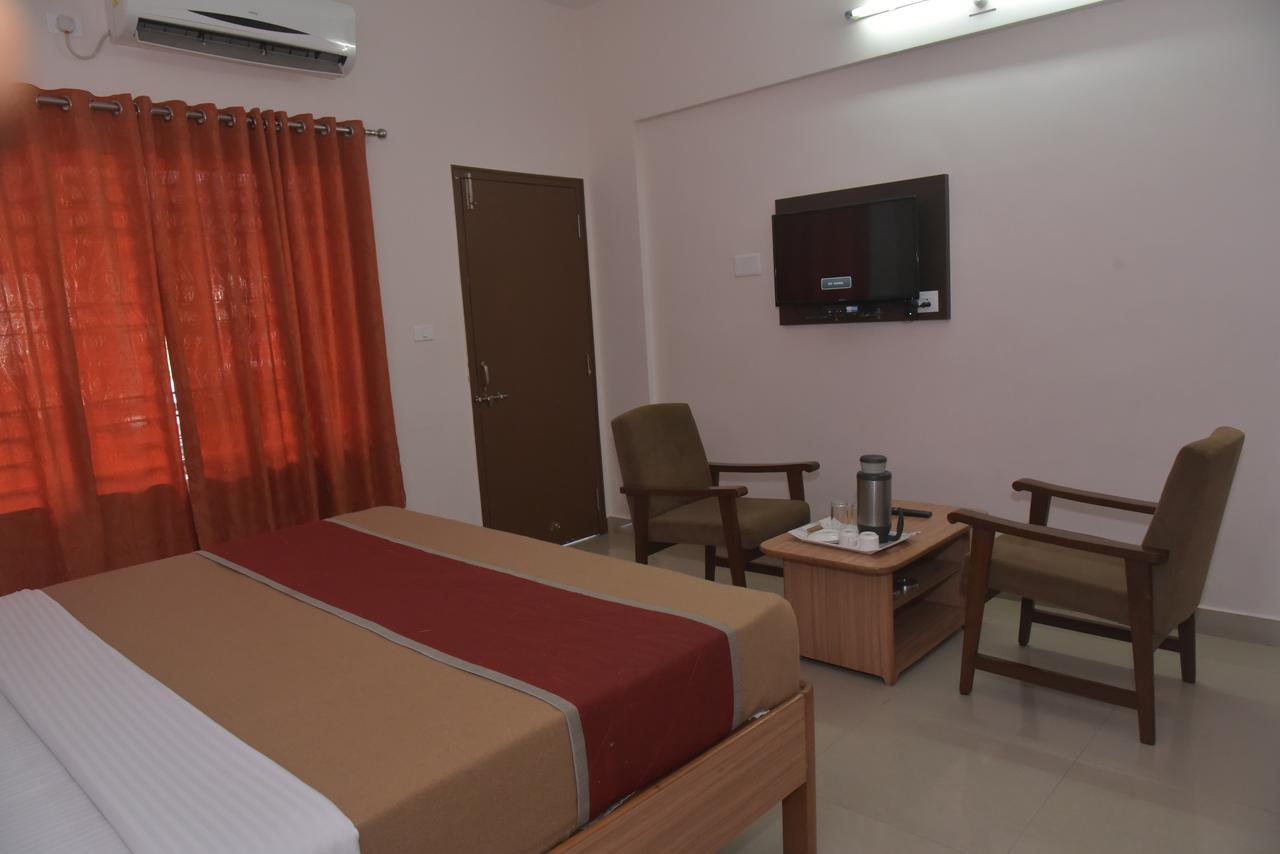 Slr Residency Otel Subrahmanya Dış mekan fotoğraf